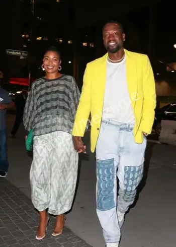 泽连斯基与妻子牵手抵达纽约